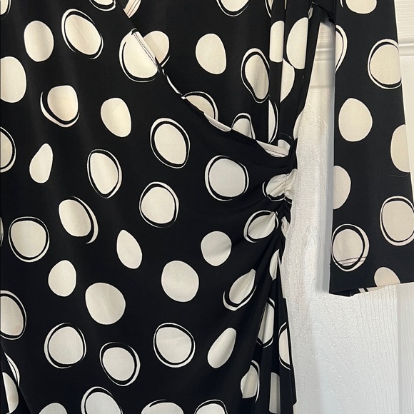Ronni Nicole Long Sleeve Dress with Bold Dot Pattern - Picture 3 of 6